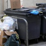 Poubelles sur la rue