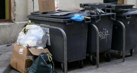 Poubelles dans la rue