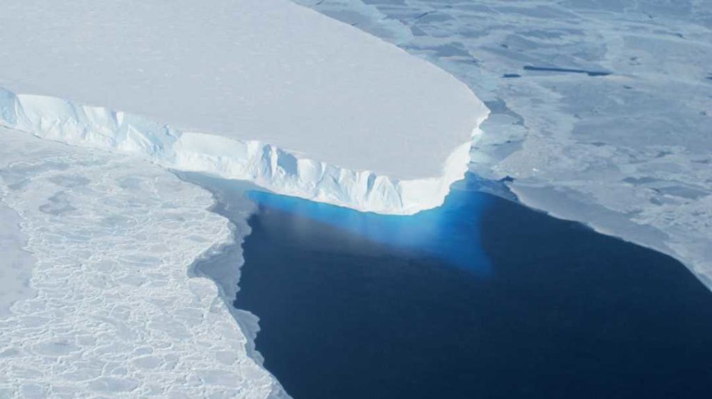 Un énorme trou à l’intérieur du glacier Thwaites inquiète les scientifiques