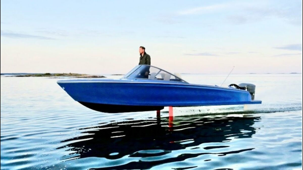 Un bateau électrique « volant » fait ses débuts sur les lacs suisses