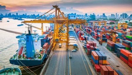 L’industrie de la mode stimule la demande de transport maritime écologique selon Maersk