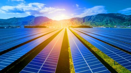 Le Japon pulvérise tous les records : ce superpanneau solaire délivre plus d'énergie que 20 réacteurs nucléaires