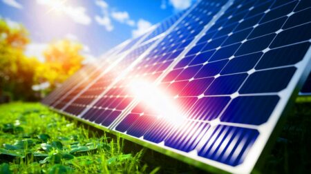 Une Révolution Solaire en Marche : Ces Nouvelles Cellules à Base de Perovskite Atteignent une Efficacité Record de 26 % Grâce à une Molécule Synthétique