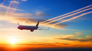 Illustration de l'impact des traînées de condensation des avions sur le réchauffement climatique. Image réalisée par IA.