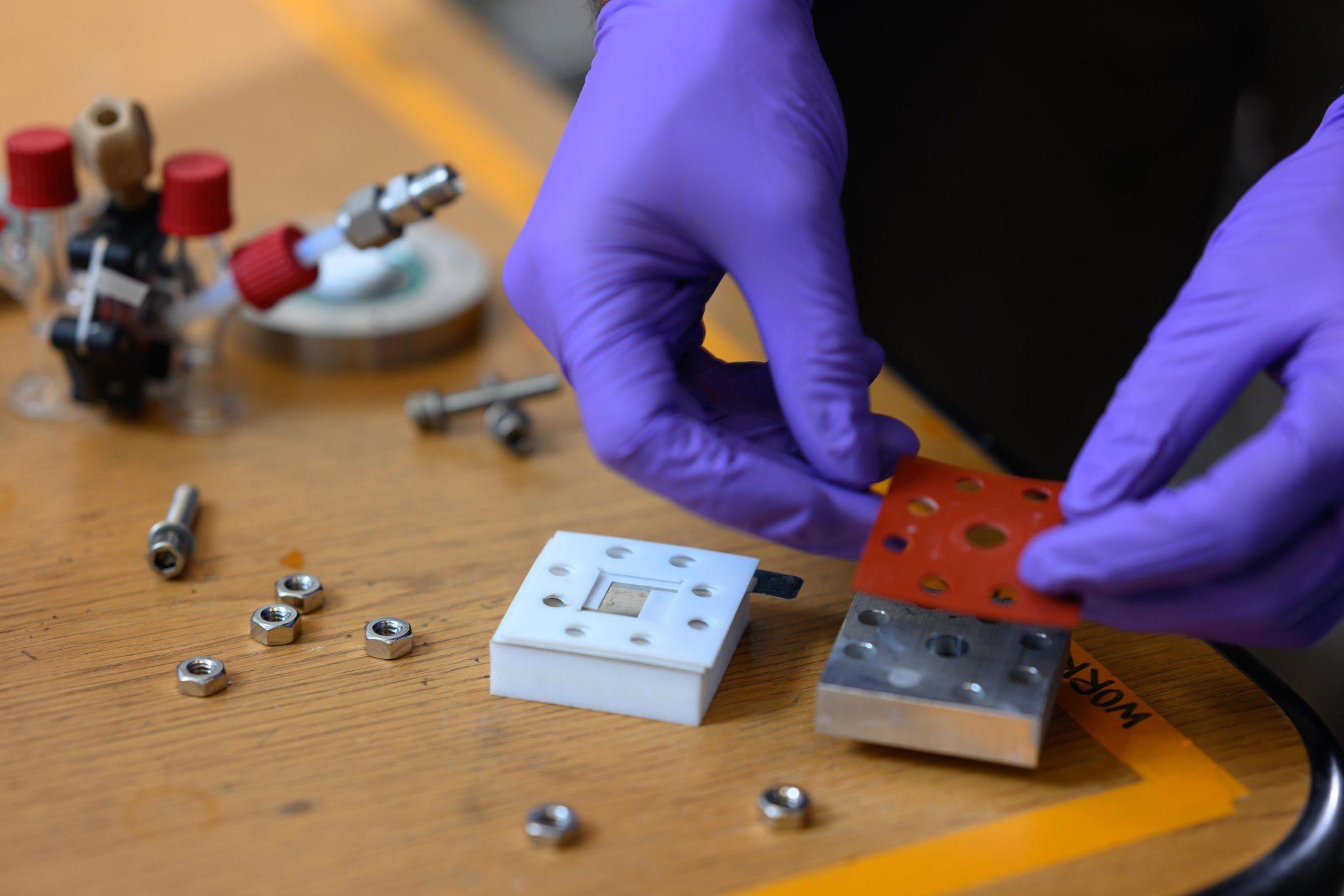 MIT flow cell laboratory prototype mit reveals sodium cell feeds mit reveals sodium cell feeds new