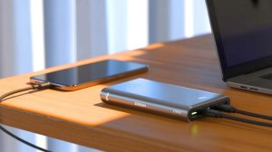 Illustration de la batterie sodium-ion Na Plus power bank d'Elecom avec une durabilité de 13 ans. Image réalisée par IA.