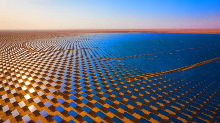 Illustration de l'immense parc solaire de Bhadla dans le désert du Rajasthan, générée par intelligence artificielle.