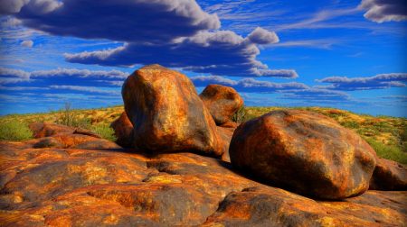 Illustration de la découverte des carbonatites en Australie et leur importance pour les ressources en niobium.
