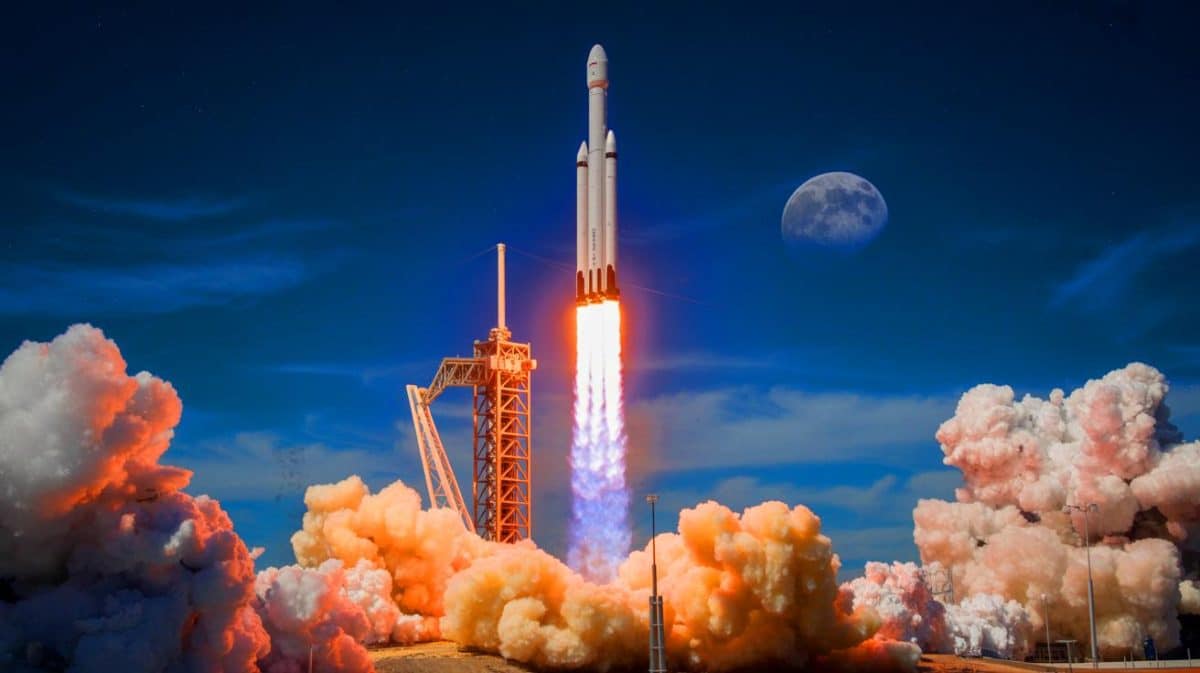 « Musk défie la NASA avec 10 vols Starship réussis » : ce vaisseau géant capture ses fusées en plein vol et fonce vers Mars Illustration de l'ambition d'Elon Musk avec le Starship pour les missions lunaires et martiennes.