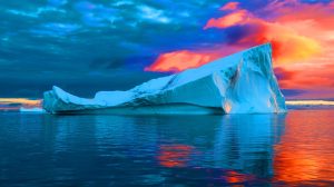 Illustration de l'iceberg A23a en train de fondre dans les eaux de l'Antarctique.
