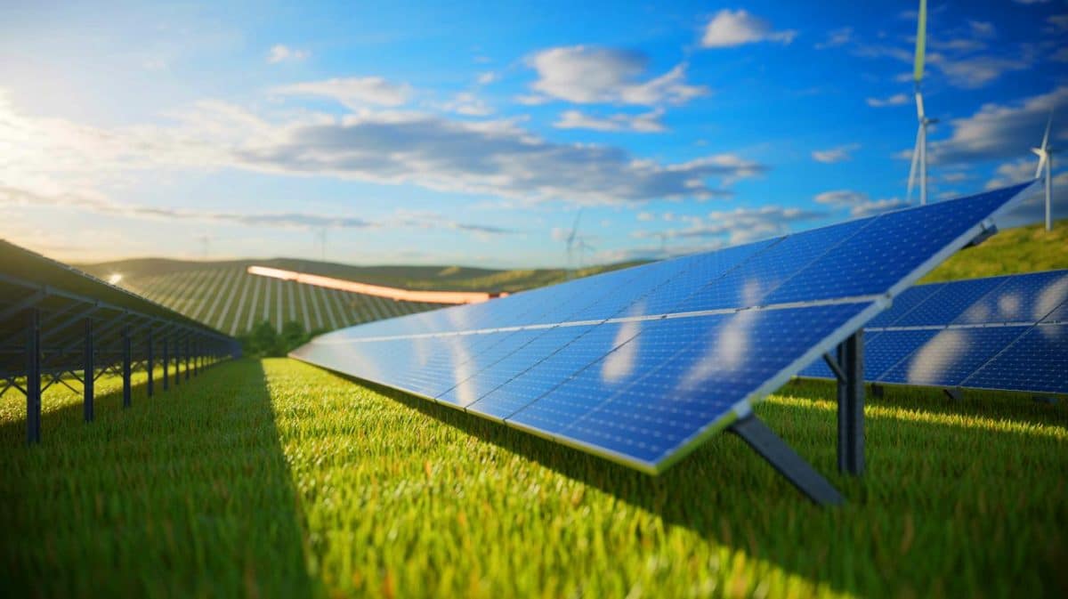 « C’est plus polluant que le pétrole » : cette découverte terrifiante sur les panneaux solaires qui divise la communauté scientifique Illustration de l'importance de l'emplacement des panneaux solaires pour maximiser leur efficacité climatique.