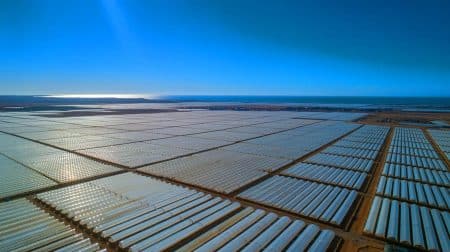 Illustration de la vaste étendue de serres en plastique d'Almería, visibles depuis l'espace.