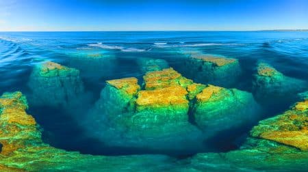 Illustration de structures colossales vieilles de 117 millions d'années découvertes sous l'océan Atlantique.