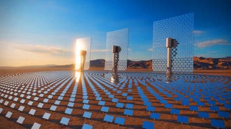 « Ils avaient promis un soleil éternel » : le gigantesque projet solaire Ivanpah va fermer après des milliards perdus et des milliers d’oiseaux brûlés Illustration de la fermeture imminente du système solaire Ivanpah dans le désert de Mojave.