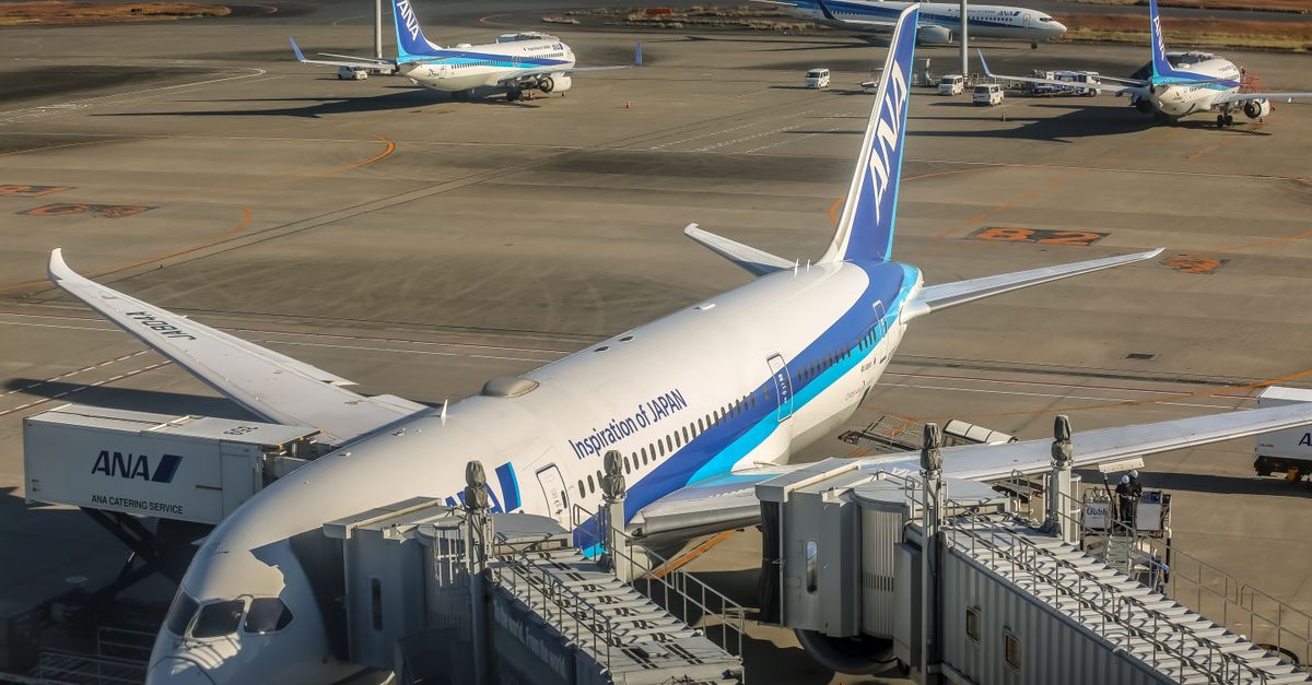 Aviation civile : accord pour une réduction mondiale des émissions airplane airport aviation