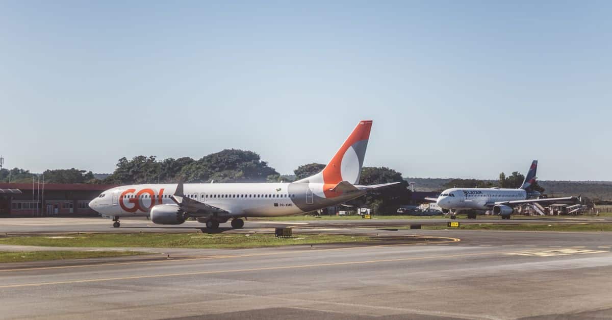 GREENPEACE – Des militants s’opposent à l’extension de l’aéroport d’Heathrow airplane airport aviation