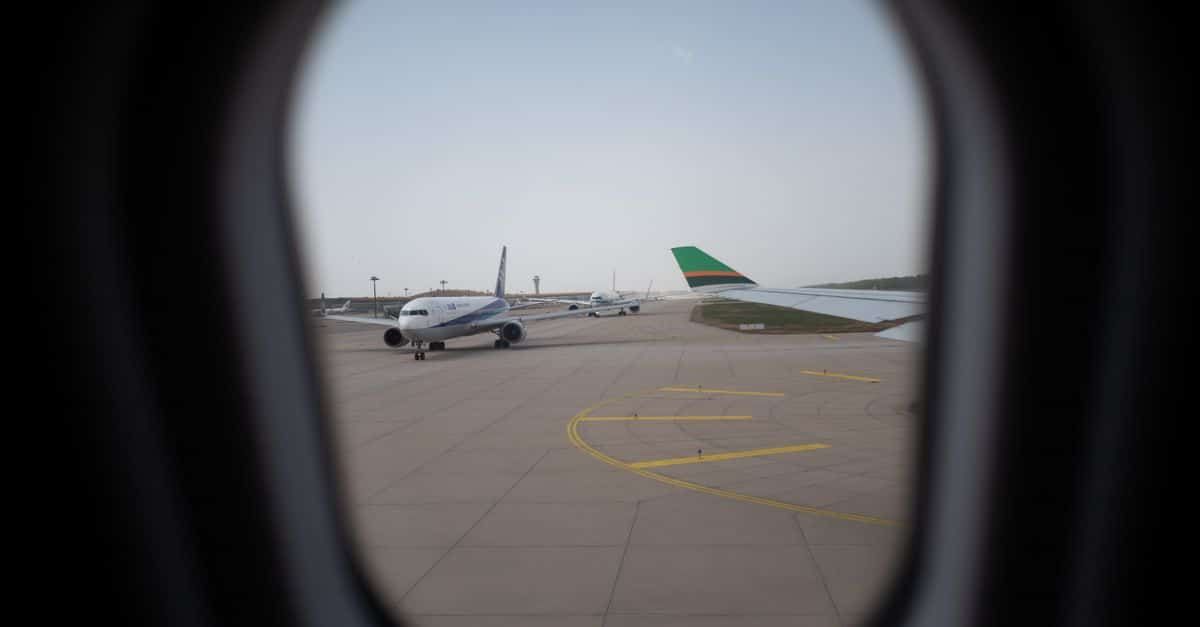 Eyjafjöll: les compagnies aériennes réclament 51 millions airplane airport aviation