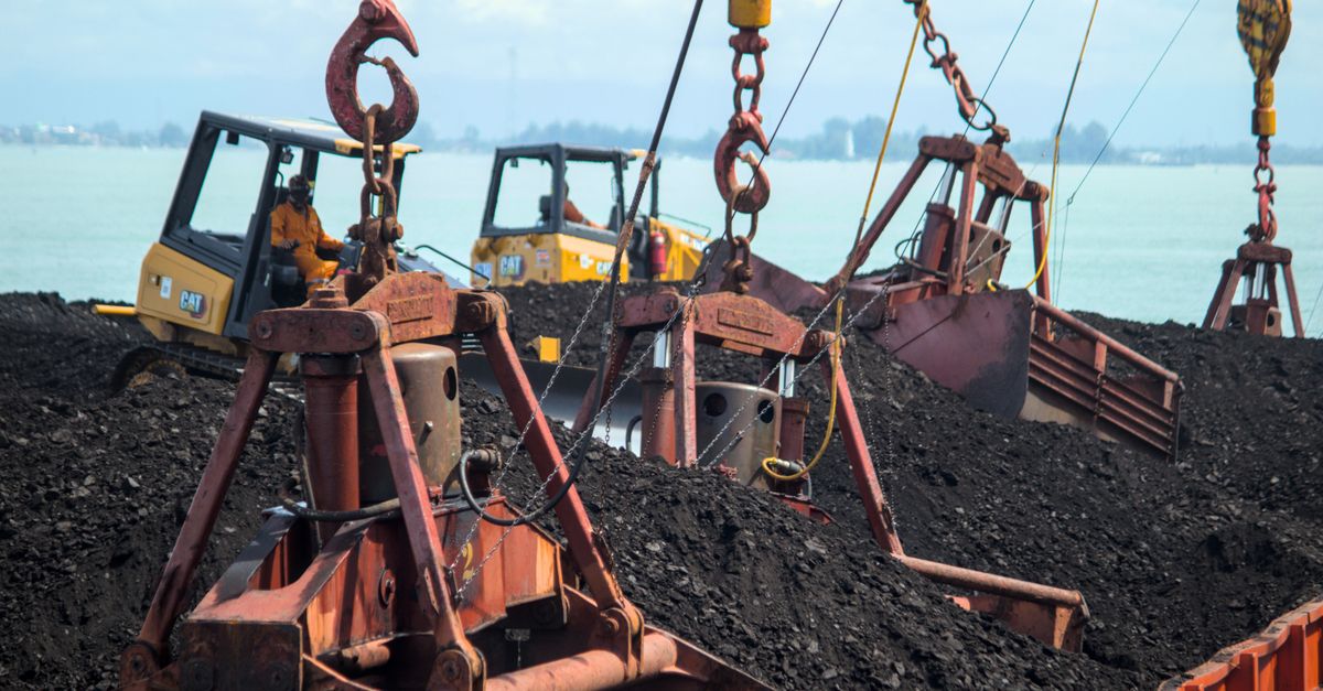 CHARBON ? EDF construira une méga centrale en Pologne coal mine fossil fuel