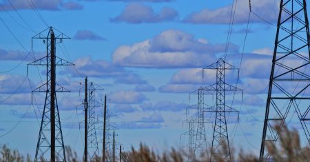 Energie : les artisans satisfaits du marché libre electricity grid power lines