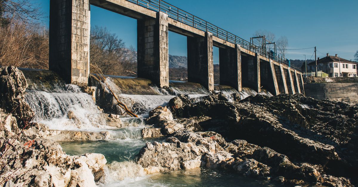 Le gouvernement va compenser les émissions de CO2 du conseil délocalisé hydroelectric dam renewable energy
