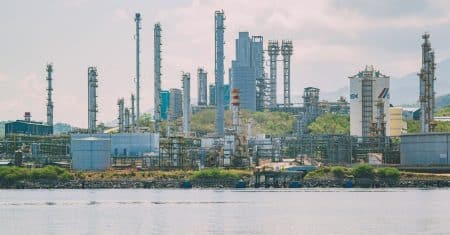 Shell a confirmé la vente de 3 raffineries oil refinery petroleum industry