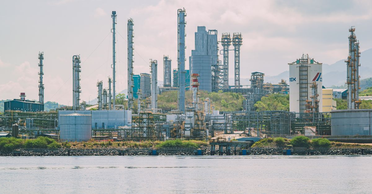 Shell a confirmé la vente de 3 raffineries oil refinery petroleum industry
