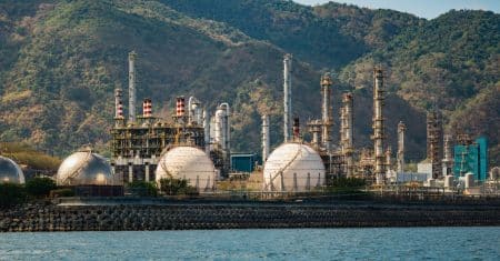Total et Sonatrach associés dans un complexe pétrochimique oil refinery petroleum industry