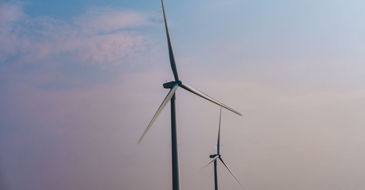 Un millier de manifestants dénoncent « le scandale financier des éoliennes » wind turbines renewable energy